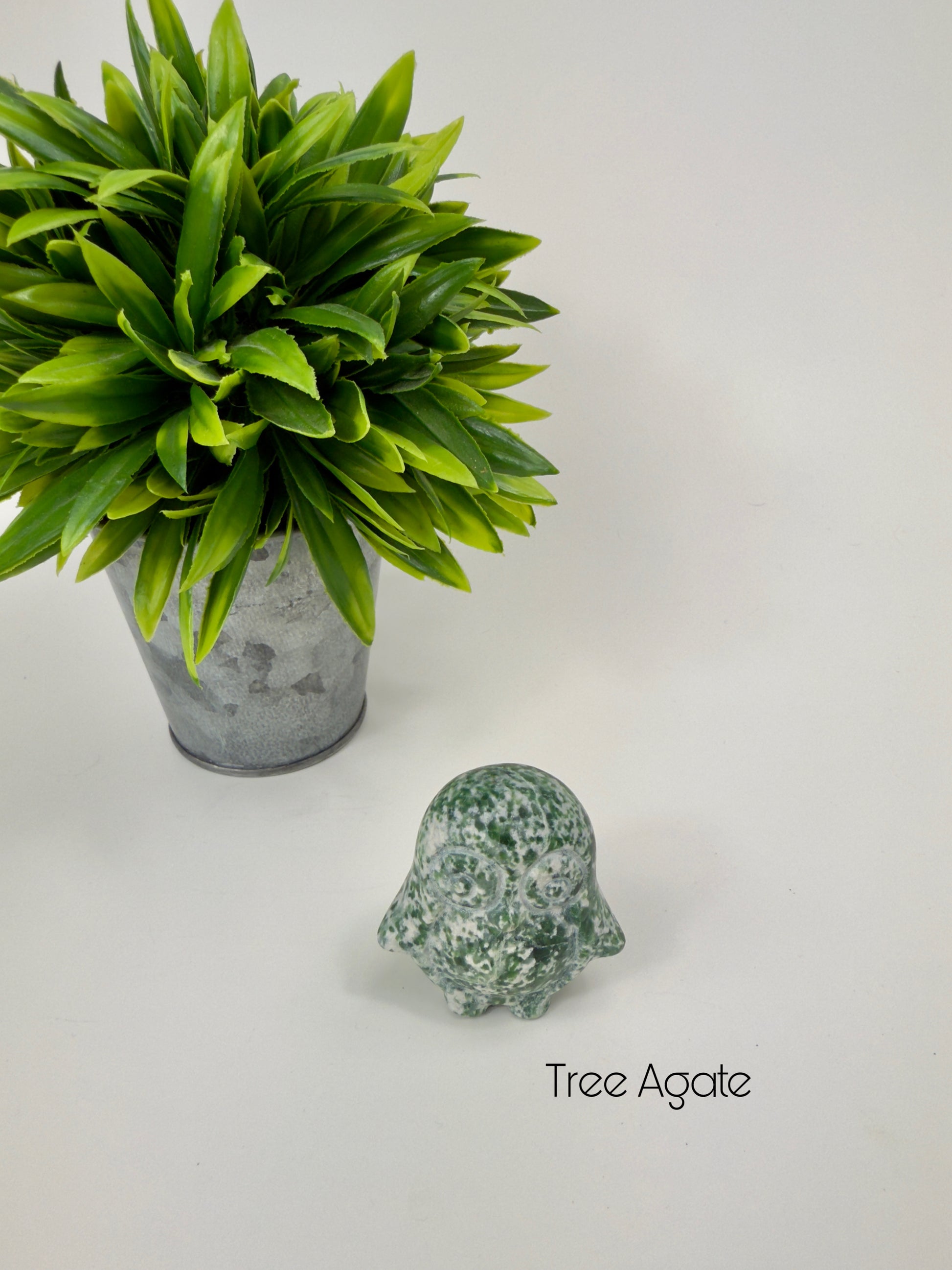 Tree Agate Penguin Carvings