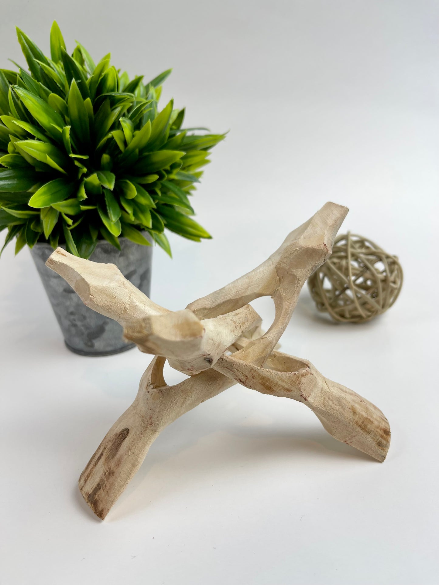 Natural Wooden Cobra Sphere Stand