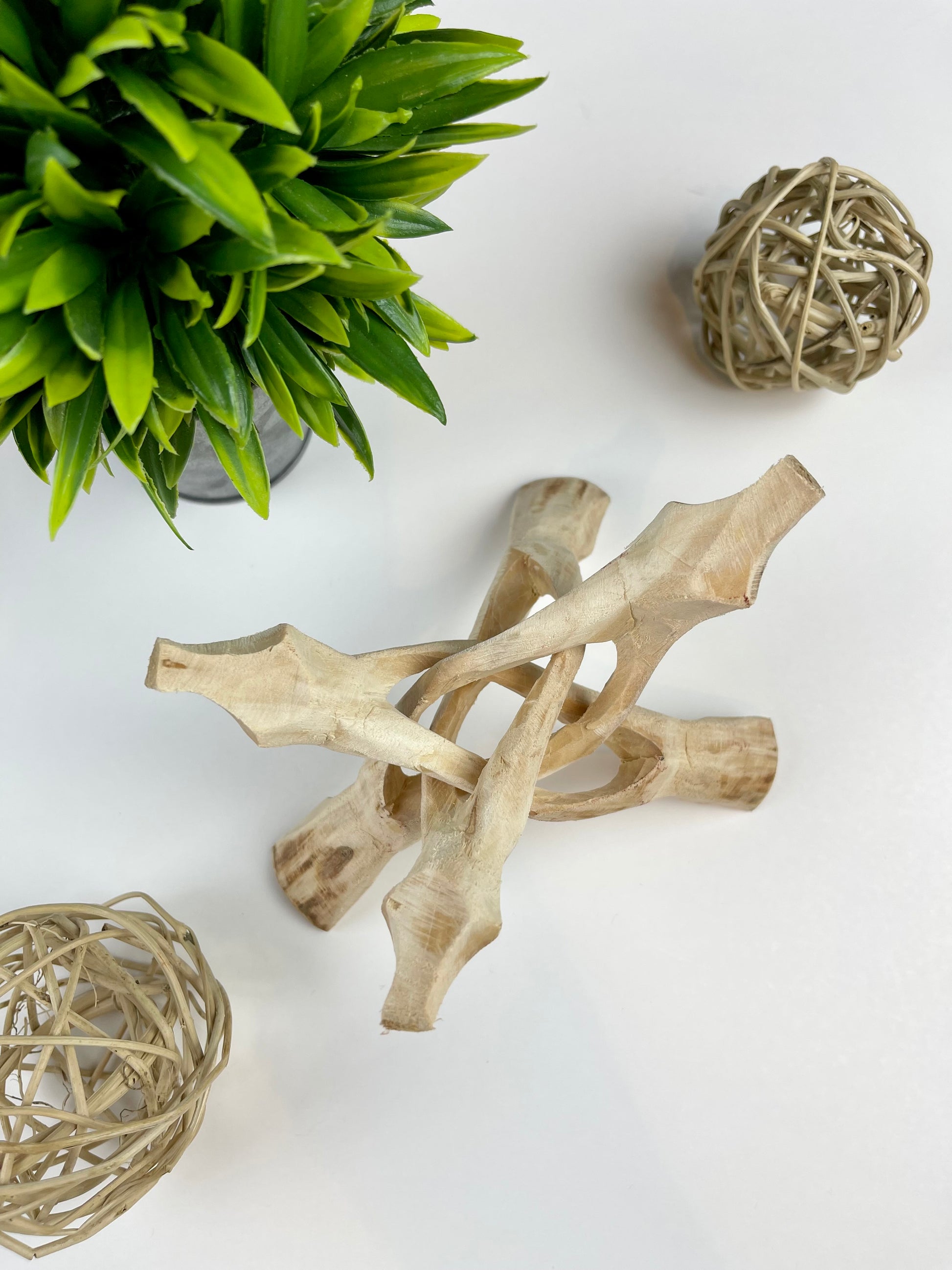 Natural Wooden Cobra Sphere Stand