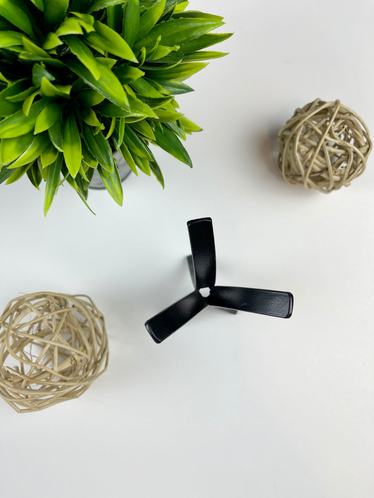 Small Iron Sphere Stand