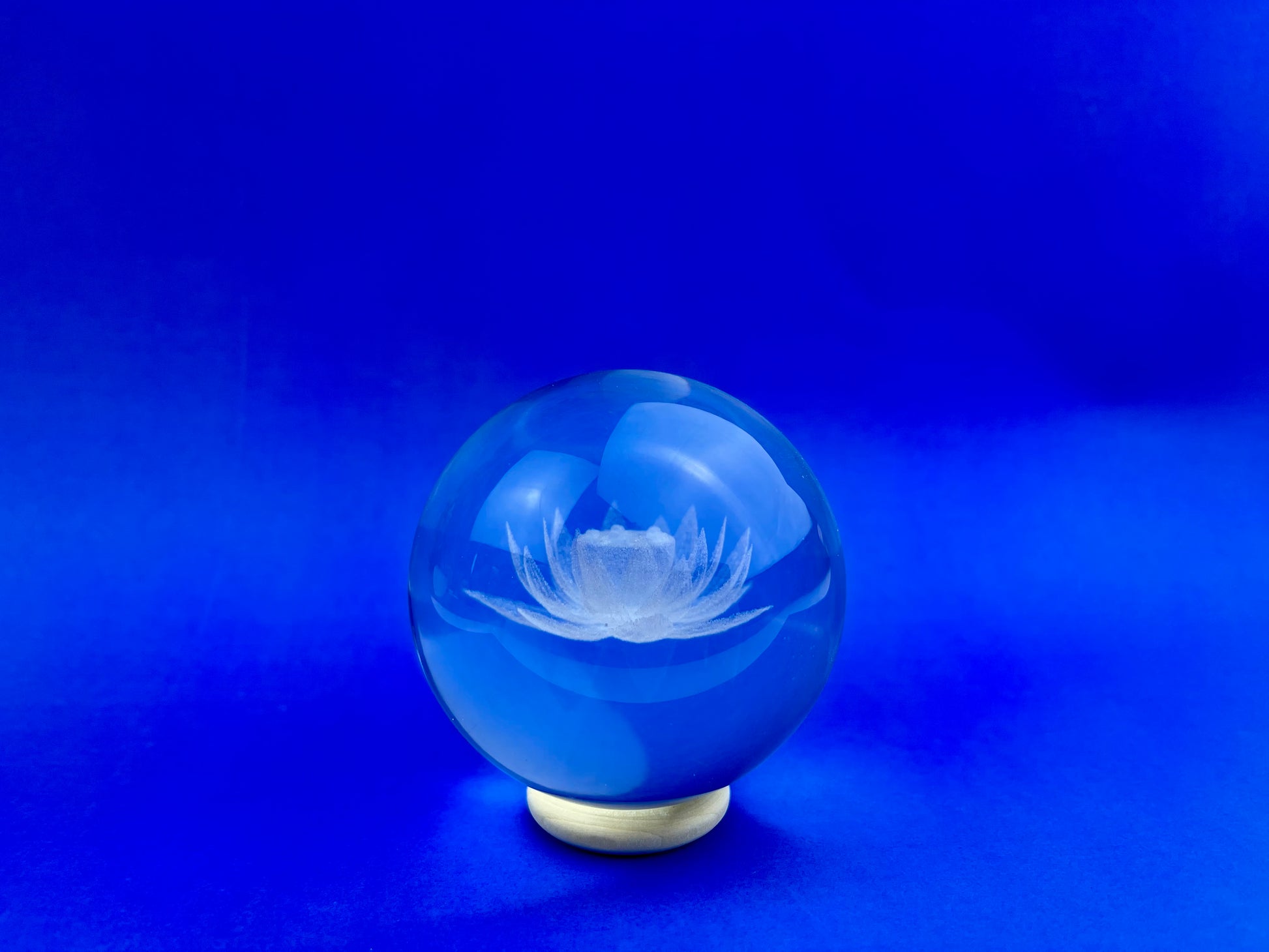 Lotus Glass Crystal Ball